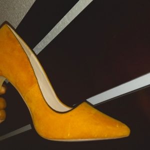 Yellow pumps